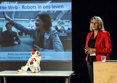 Anita van den Hoek, workshop woman on the web, robots en ethiek