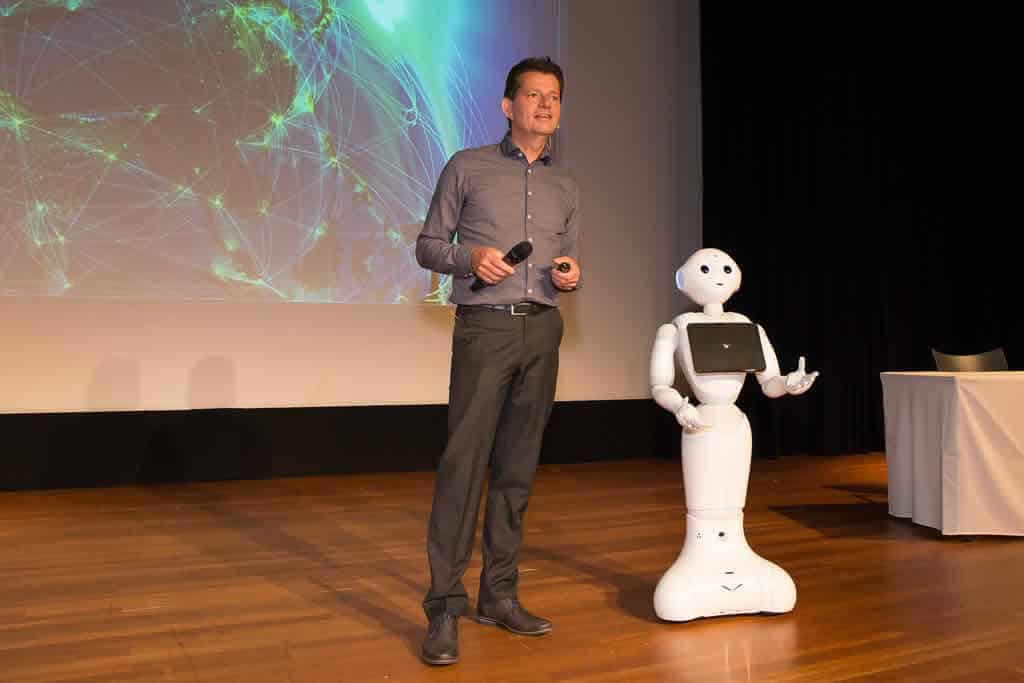 Drs. Tom Ederveen, robots in de zorg